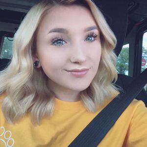 Meet your Posher, Stephanie